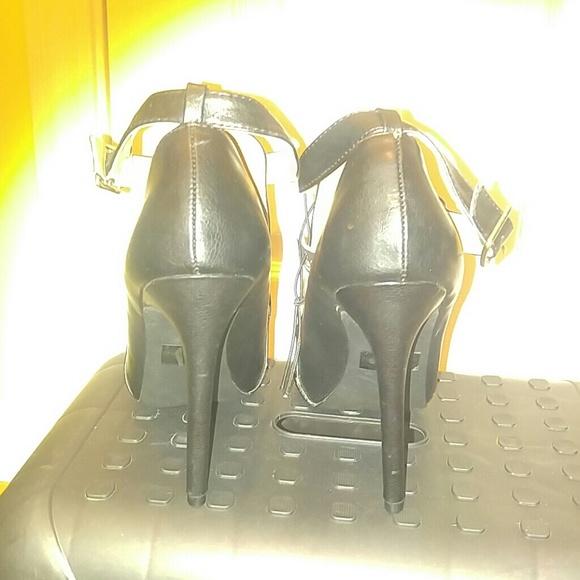 Heels NWT - Picture 2 of 4